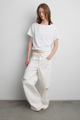 DISTRESSED STRAIGHT LEG JEAN