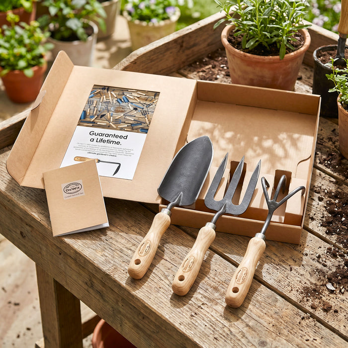 h potter dewit Gardening tool set with a box on a wooden table outdoors
