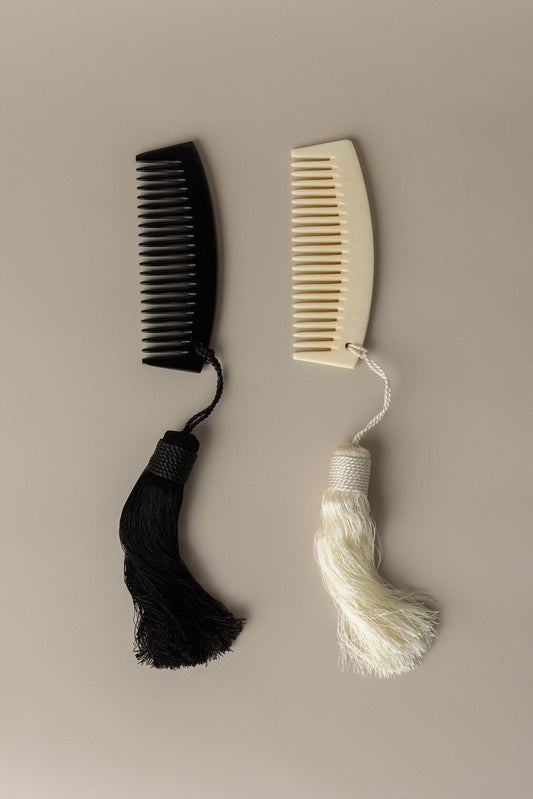 COMB WITH TASSEL