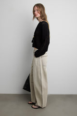 MID-RISE BARREL LEG JEAN IN GREY WASH