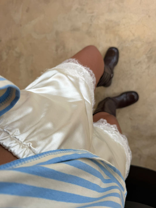 Satin Lace Trim Shorts in Cream - Shipping/Envio 15/04 to 22/04